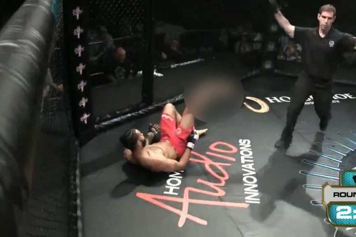 En pleno combate luchador de MMA se rompe la pierna (Imágenes sensibles)