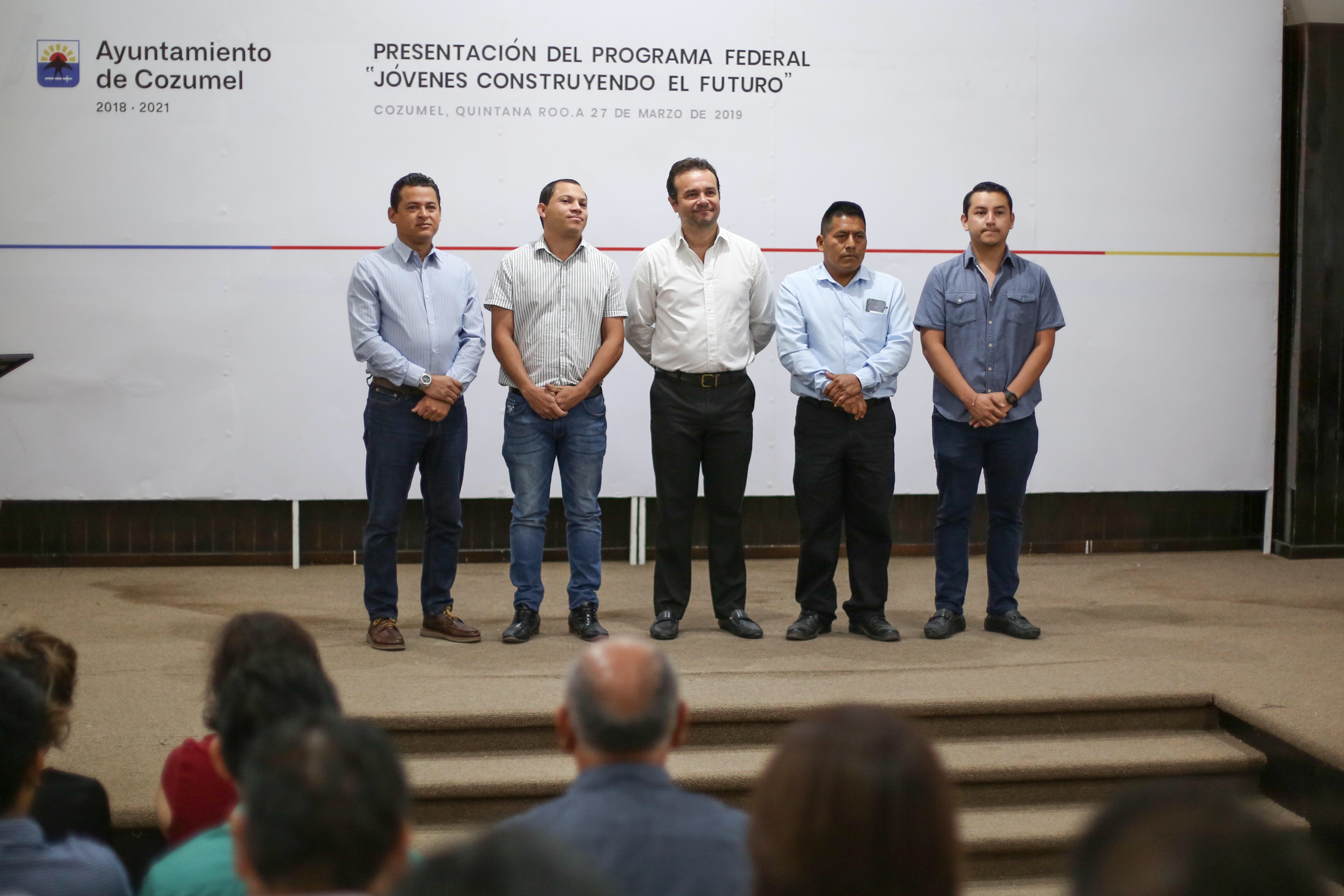 Implementa el Ayuntamiento de Cozumel, de la mano con el Gobierno Federal, el programa de apoyo a jóvenes de entre 18 y 29 años de edad para brindarles la oportunidad de desarrollar su talento y habilidades para el trabajo y fortalecer la economía del municipio