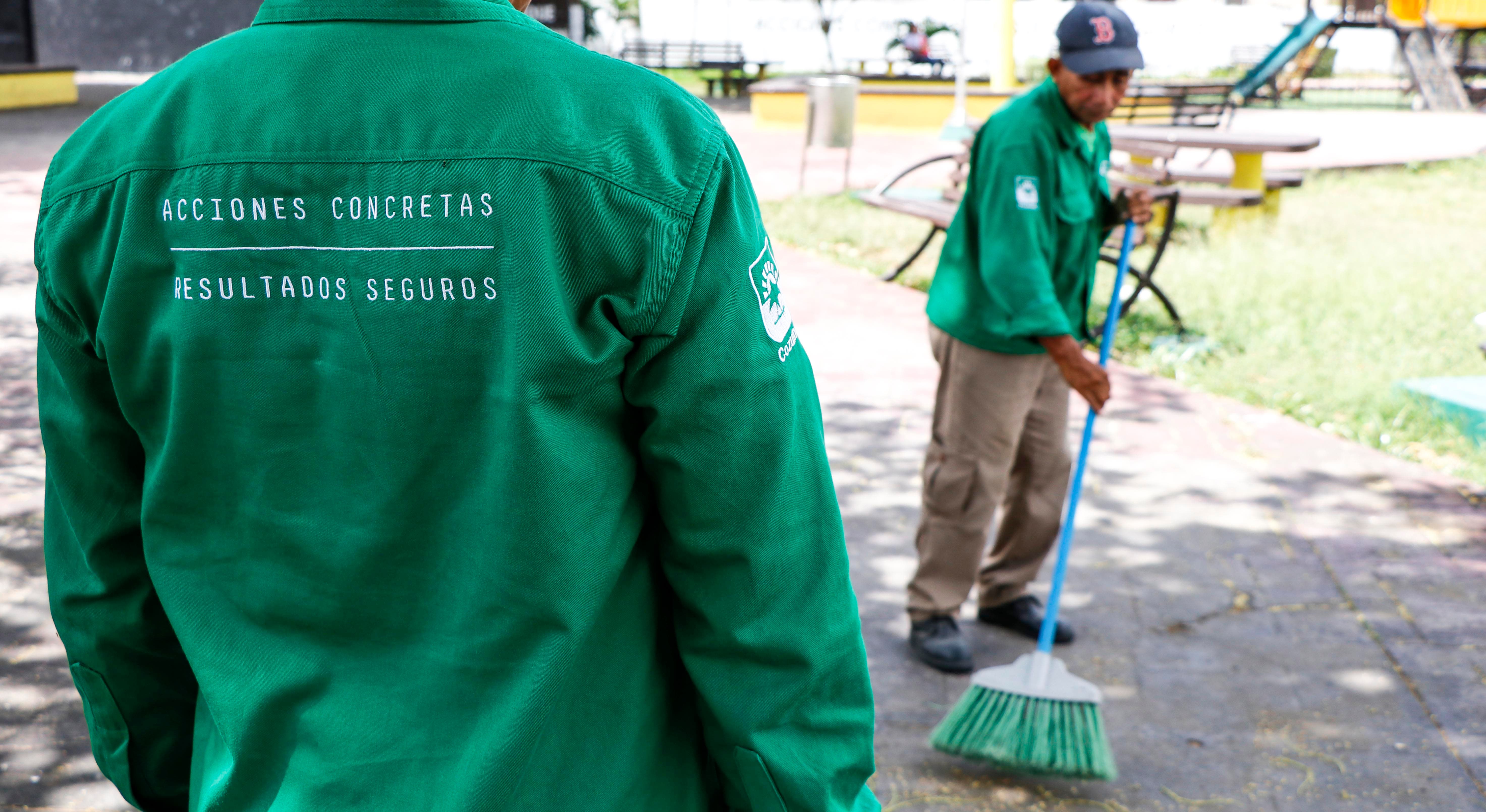 Realizan trabajadores de la Dirección de Servicios Públicos y Urbanos acciones de mantenimiento en áreas públicas