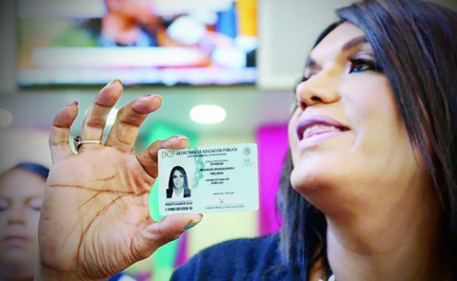 Transexuales que realizaron su trámite a finales de febrero, obtuvieron su identificación este día