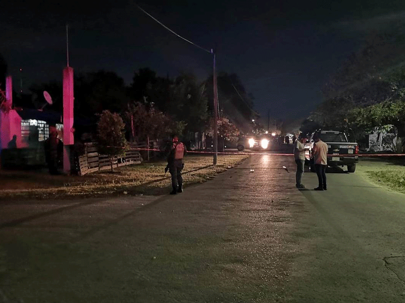 Ingresa con violencia a un domicilio armado con un rifle AK-47.