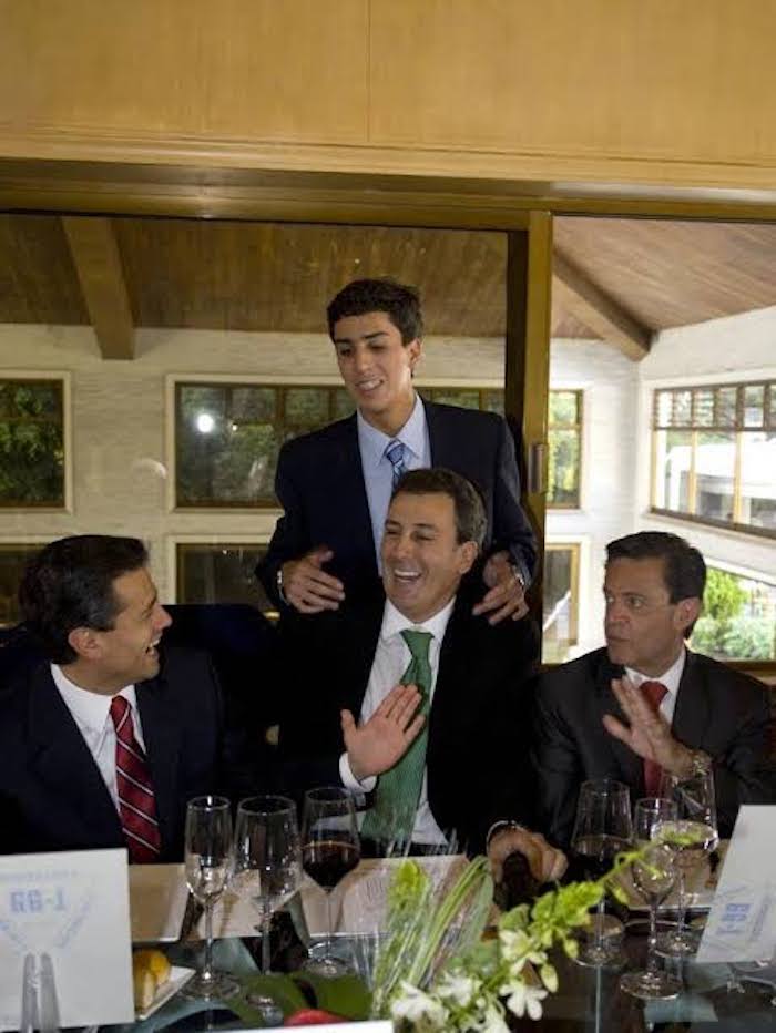 "Buenos cuates", el empresario José Chedraui departiendo con el que ya "pintaba" para candidato del PRI a la Presidencia, Enrique Peña Nieto.