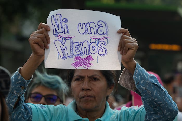 El Colectivo Las del Aquelarre aplaudió la adopción del paquete de servicios a mujeres víctimas de violencia, sin embargo, aclaró que es necesario que haya una vigilancia permanente para garantizar su correcto funcionamiento.