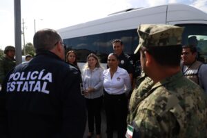 Mara Lezama recorre el fraccionamiento Villas Otoch
