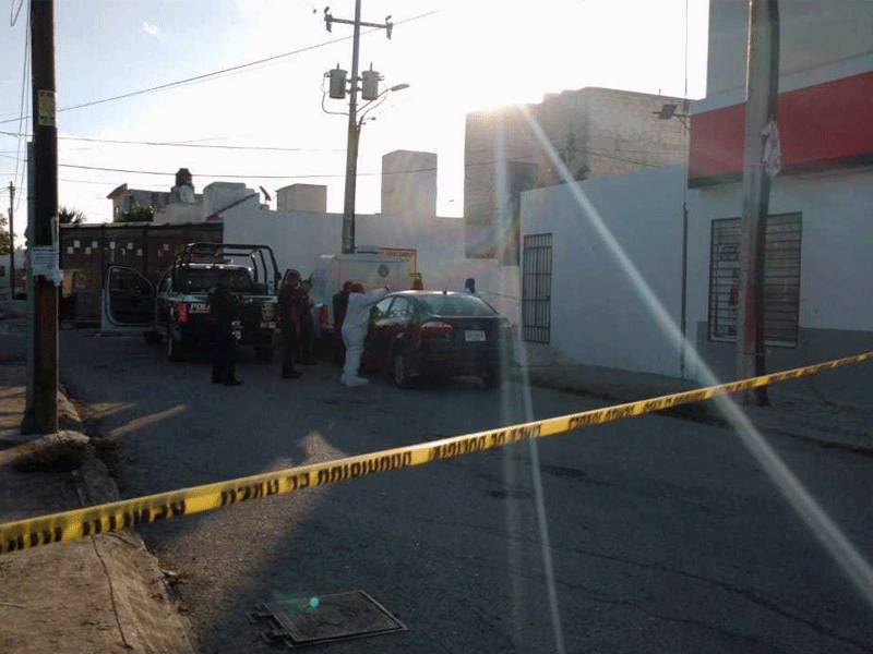 El cadáver fue descubierto durante las primeras horas del domingo, en el fraccionamiento Villas del Mar I, cerca de la avenida Kabah, en la Región 248.