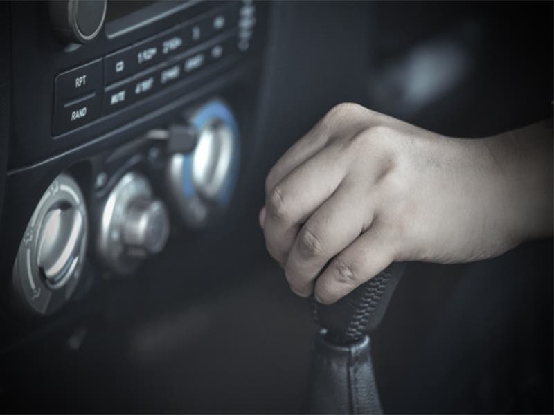 Hombre muere por infarto mientras conducía