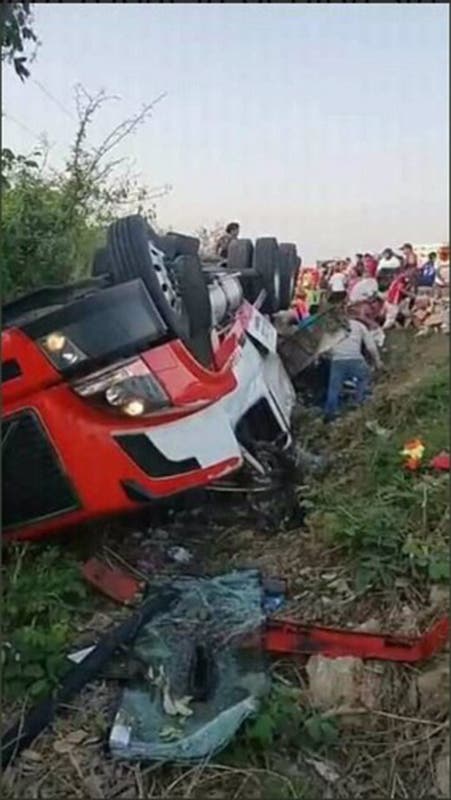 No se sabe si ayudaron al chofer a salir de la cabina, primero lo primero...