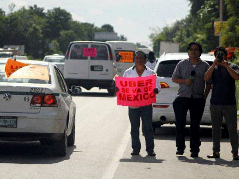Sindicatos de taxistas han mostrado su rechazo para que la plataforma digital de transporte entre en operación en Quintana Roo.