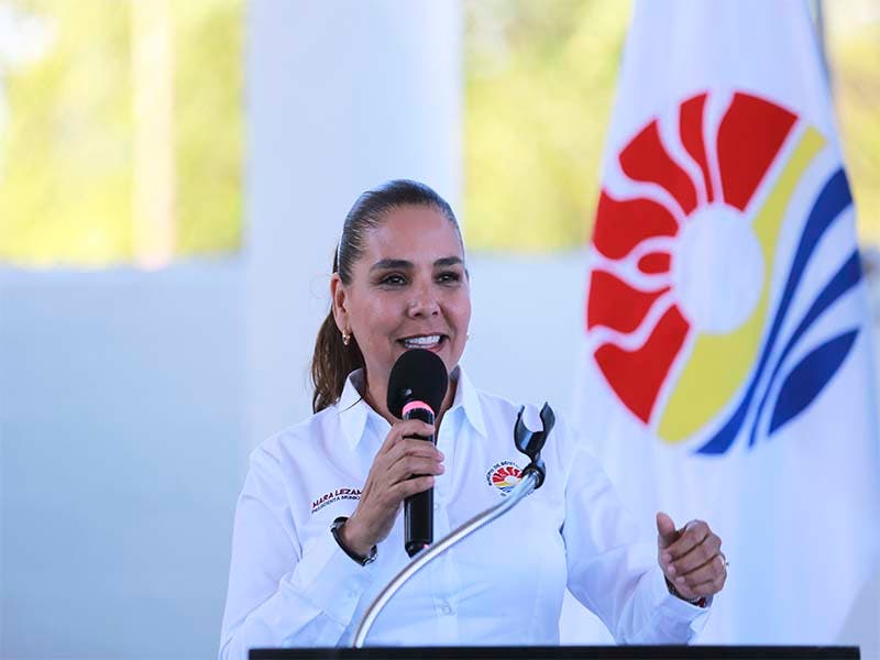 Encabeza Mara entrega de actas de nacimiento