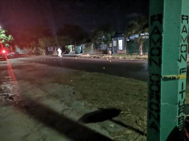 Se levantaron 12 casquillos, aunque no se dio a conocer de qué tipo de arma de fuego y el calibre.