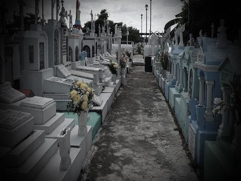Cementerio de Yucatán amanece con objetos de brujería