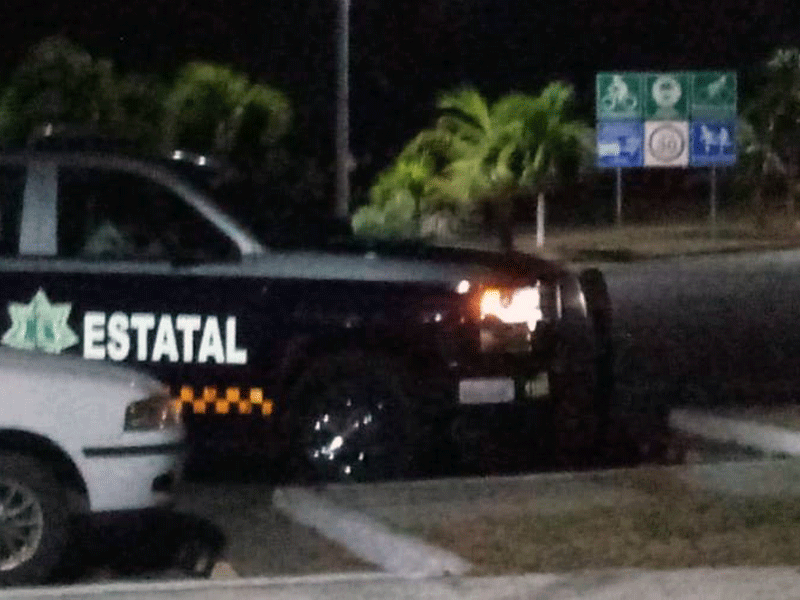 Sujeto ebrio se mete a nadar a la bahía, a pesar del fuerte oleaje a causa de los vientos; este lunes se retomaron las labores de rescate.