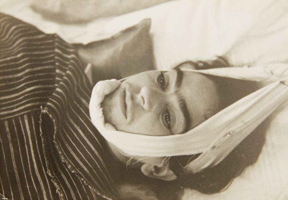 Subastan fotos de Frida Kahlo en 15.000 dólares cada una