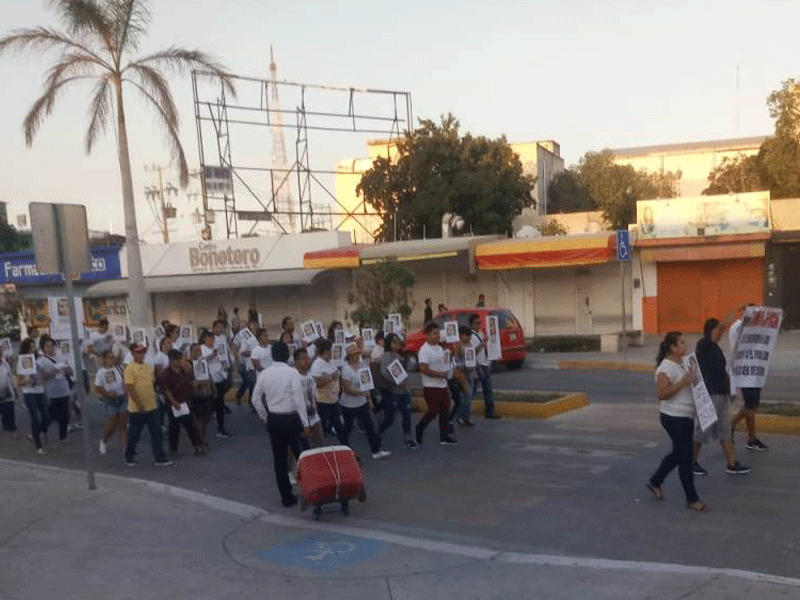 Con pancartas y gritos exigieron el esclarecimiento del homicidio de Omar Castillo Cervera.