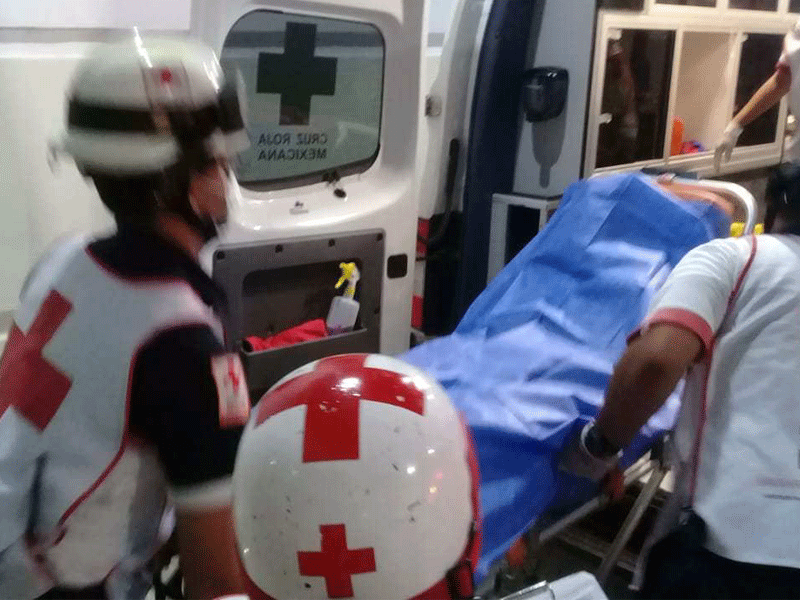 La ejecución de un hombre en la Región 75, dejó daños colaterales a una familia, en donde una niña muere a y su madre está grave. El padre resultó herido.