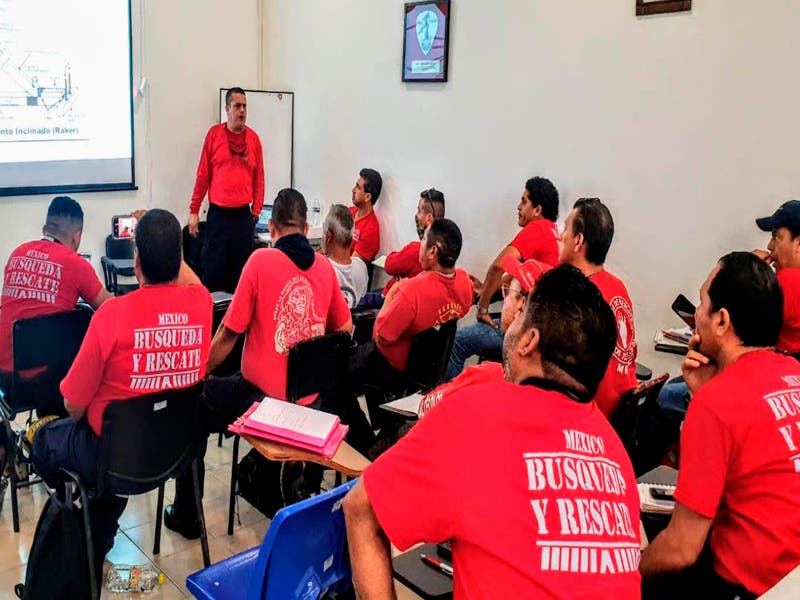 Bomberos de Cancún imparten capacitación en materia de rescate