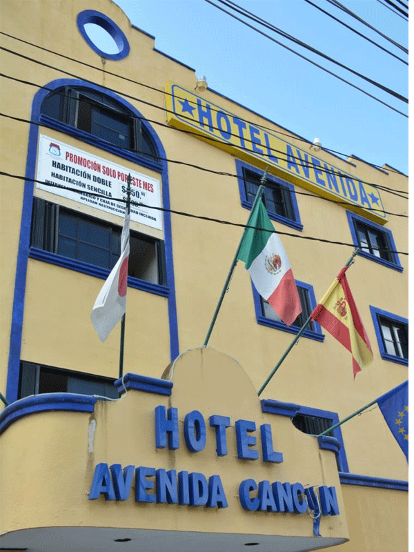 Uno de los cateos se llevó a cabo en el hotel Avenida, ubicado en la avenida López Portillo, Supermanzana 60.