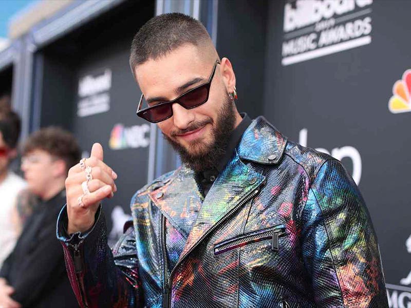 Maluma y el exagerado beso en la boca a su mamá