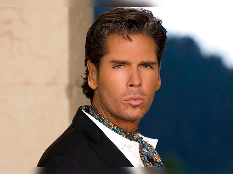 Destruyen a Roberto Palazuelos y su “biblioteca”