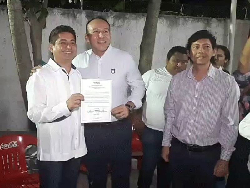 Recibe Carlos Blanco constancia como diputado electo por Cozumel, luego de una maratónica jornada de escrutinio de 50 casillas del Distrito 11.