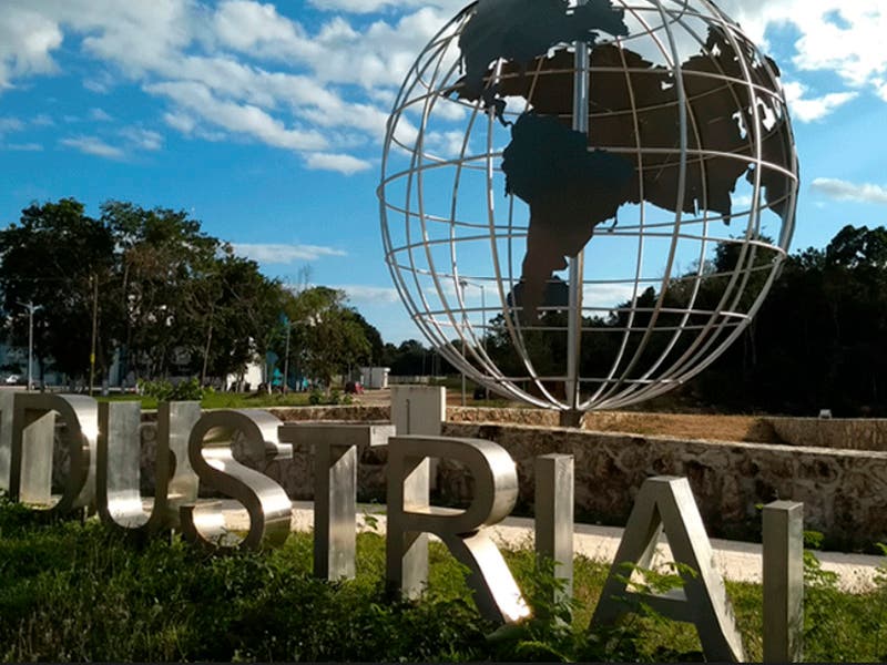 Se tiene una inversión de 35 millones de pesos para iniciar con 6 naves del Recinto Fiscalizador y Parque Industrial en Chetumal