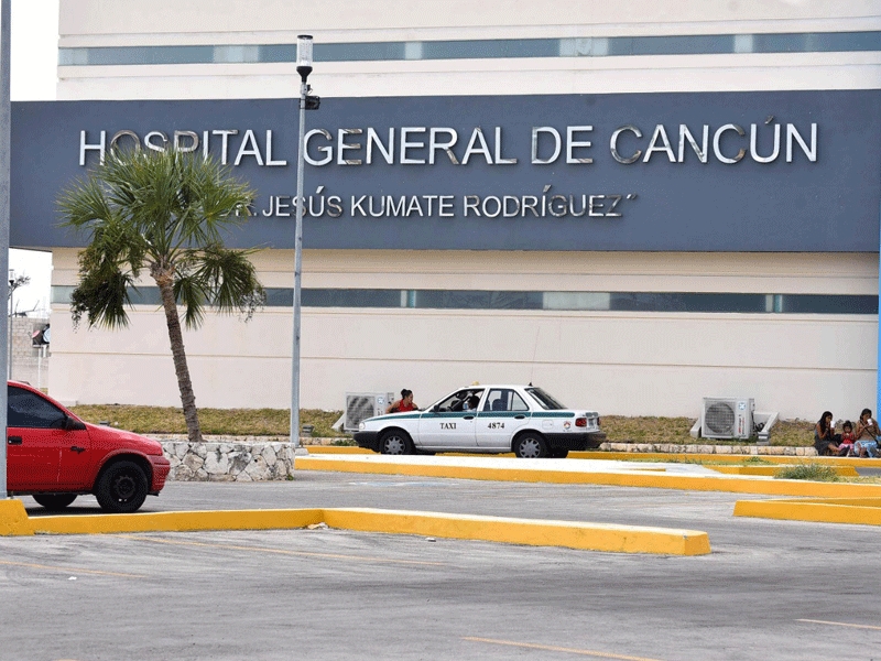 El galeno fue internado en el mismo hospital que dirige, para ser operado.