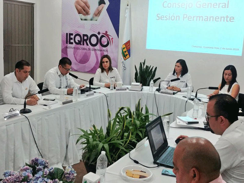 Desde las 7 de la mañana, los 15 Distritos Electorales de Quintana Roo se declararon en sesión permanente ante el inicio de la jornada electoral.