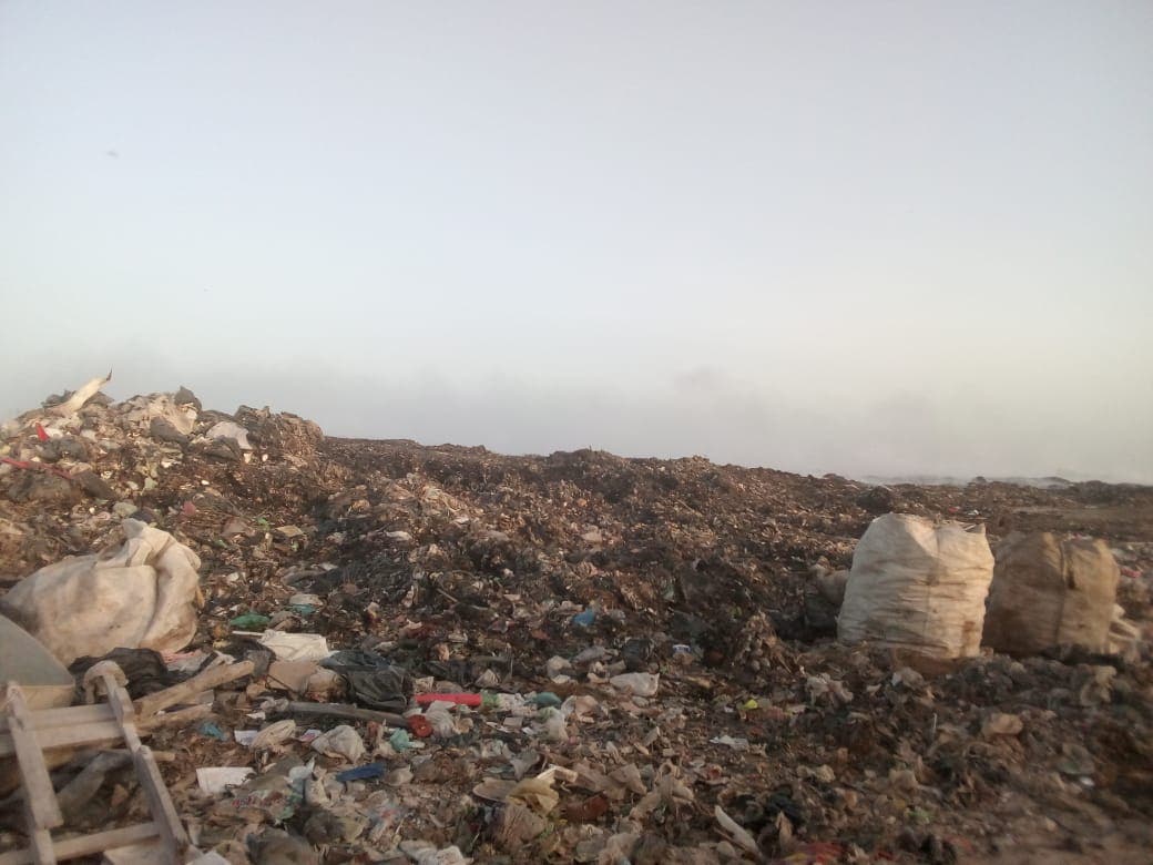 Siguen combatiendo el incendio del basurero municipal
