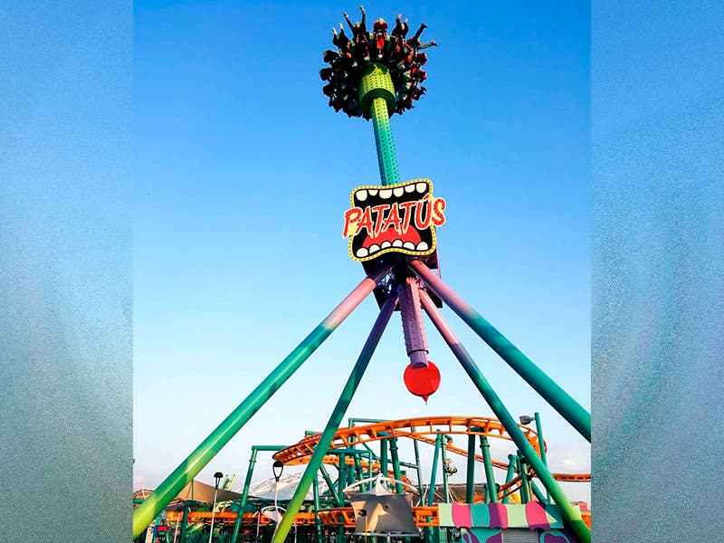 Día del padre de terror, quedan atrapados en juego mecánico