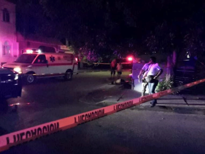 El cuerpo fue trasladado por personal del Semefo para la necropsia.