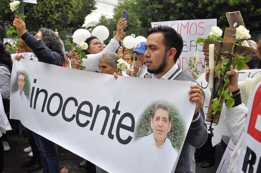 Fieles exigen la liberación del párroco Francisco Javier, detenido por ser el presunto asesino del joven Leonardo Avendaño.