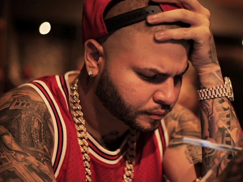 Dictan tres años de libertad condicional a Farruko