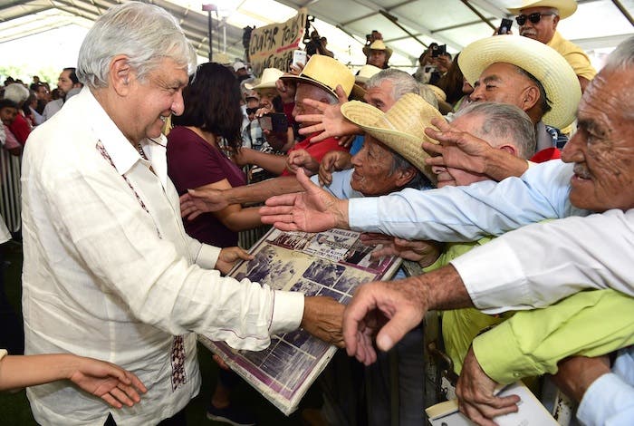 Algo que aún duele y lastima a la oposición, es que nada merma la popularidad de AMLO.
