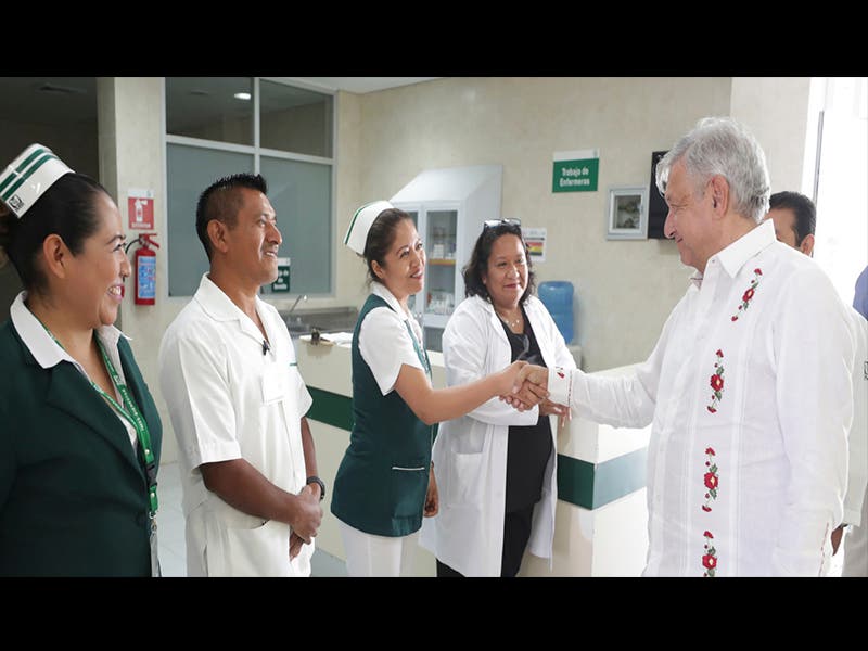 AMLO sufrió un infarto, pero llegó al hospital y se salvó