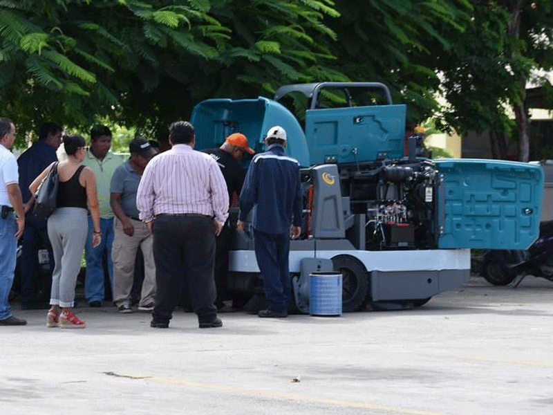 Costoso equipo no sirve para barrer las calles en Cozumel; inversión de 1.2 mdp en la administración de Perla Tun, fue dinero tirado a la basura.