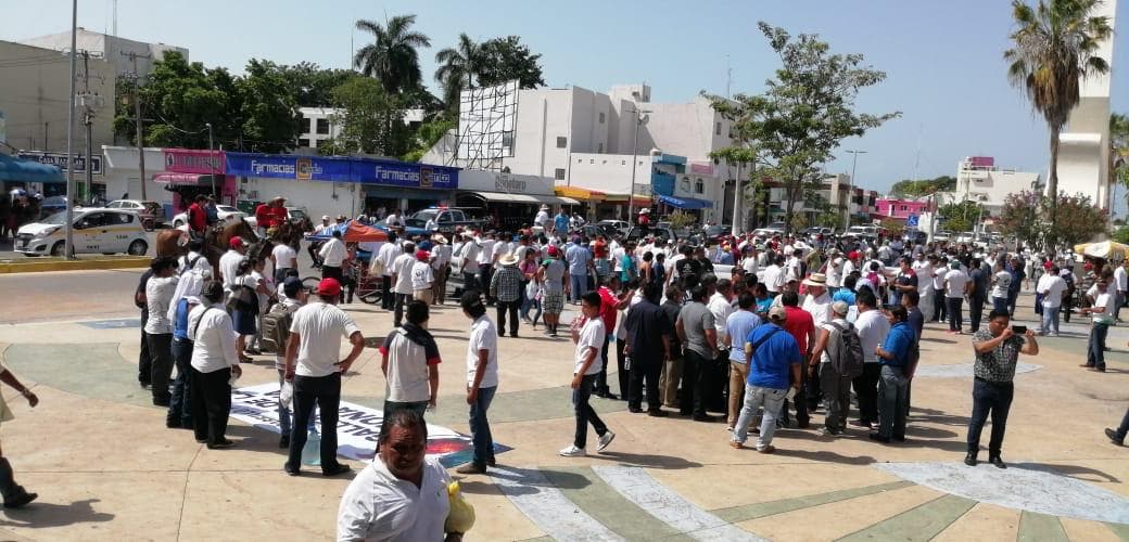 Galleros se manifiestan