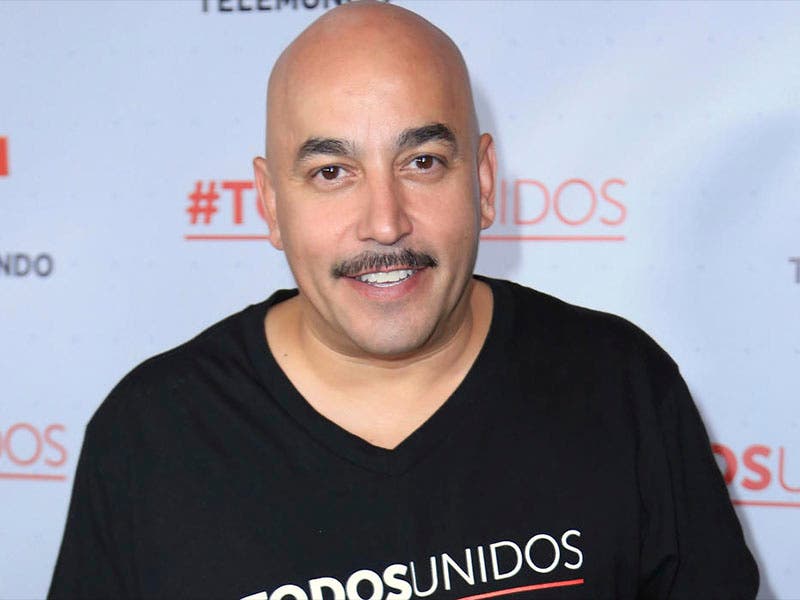 Lupillo Rivera besa a Belinda en la final de La Voz