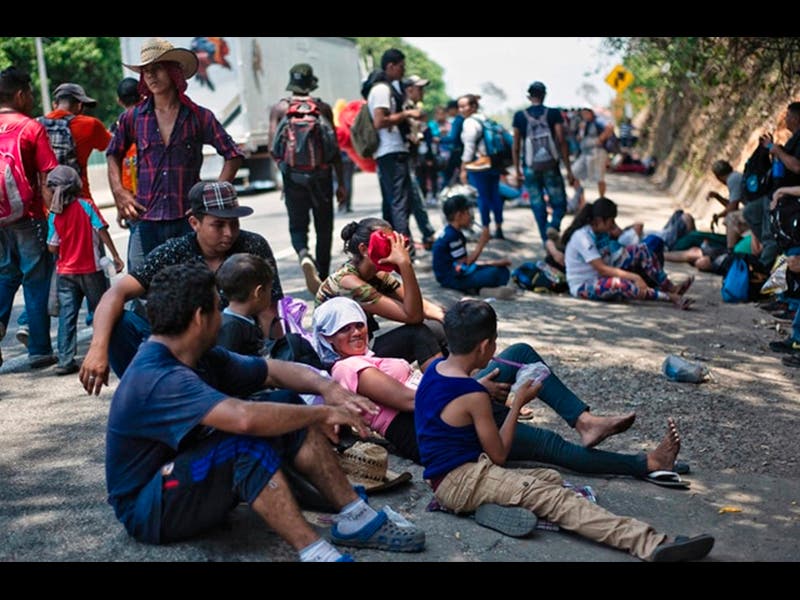 Policía Rural encuentra a 105 migrantes encerrados en autos