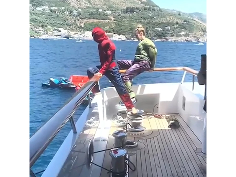 Thalía se disfraza de SpiderMan en sus vacaciones por Italia