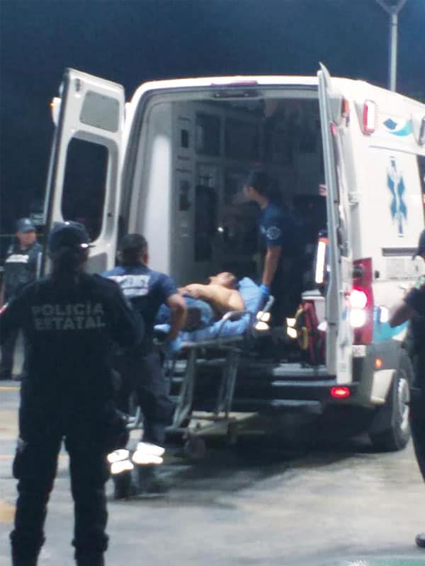 El herido fue trasladado de emergencia al Hospital General de Playa del Carmen.