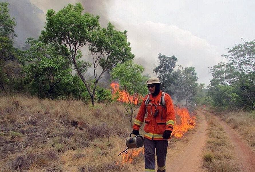 Bomberos brasileños, héroes anónimos, como casi siempre en cualquier país del mundo.