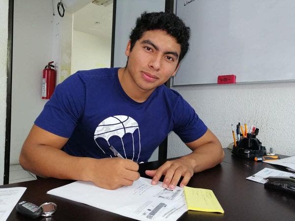 Atletas destacados de Q.Roo reciben estímulo económico