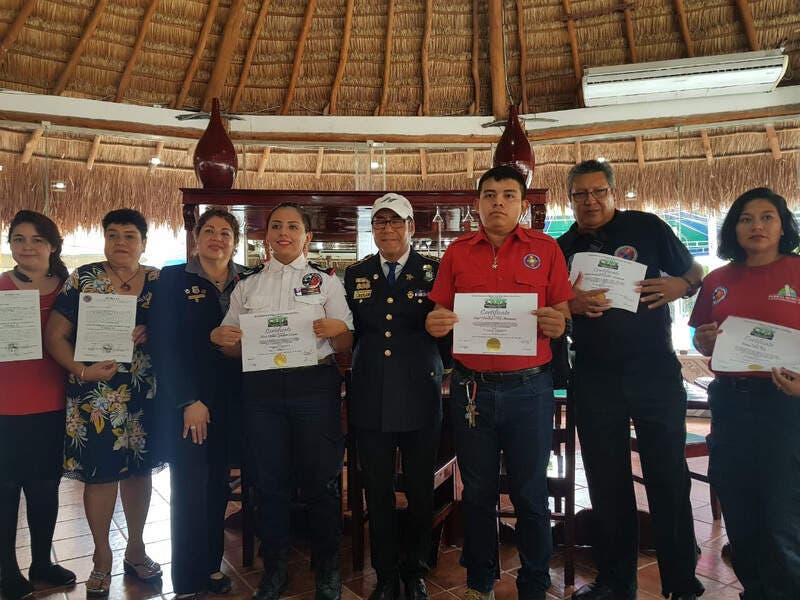 Promueve gobierno de Laura Fernández la capacitación constante de los bomberos de Puerto Morelos