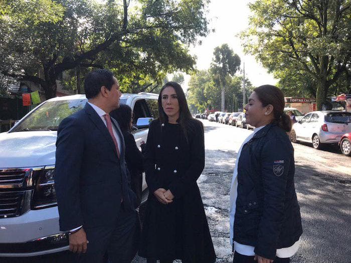 Mariana Moguel Robles, Diputada en la Ciudad de México e hija de la ex funcionaria, llegó hasta las inmediaciones de Xochimilco a acompañar a Robles. Foto: Daniela Barragán, SinEmbargo.