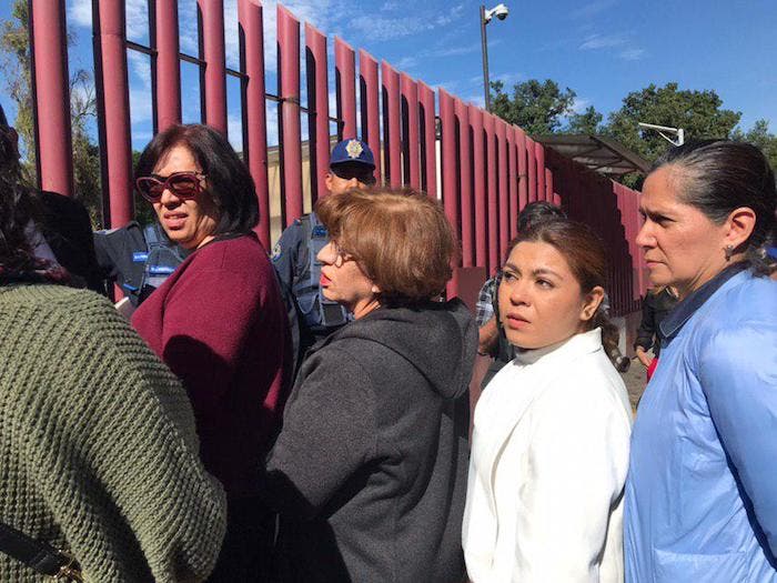 Las hermanas de la ex funcionaria también acompañaron a la comparecencia. Foto: Daniela Barragán, SinEmbargo.