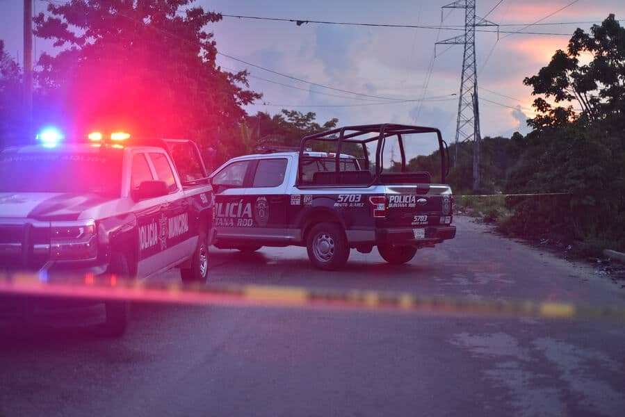 Arrojan cuerpo y narcomanta en avenida Las Torres