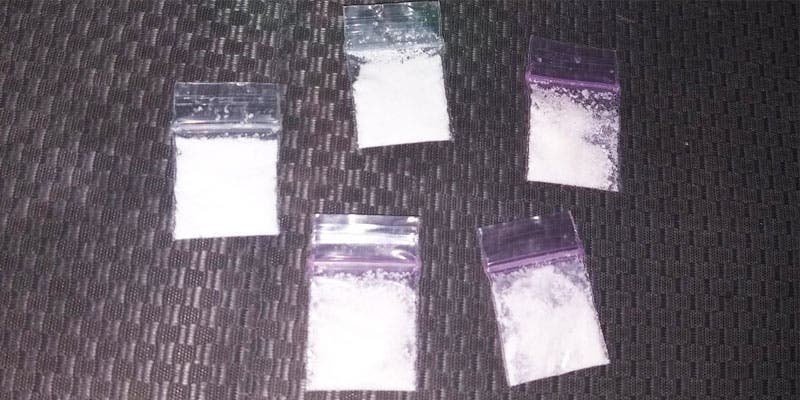 Detienen a presunto narcomenudista en Cozumel; Dennis Orlando intentó evadir a los policías que le marcaron el alto por la zona del malecón de la isla.