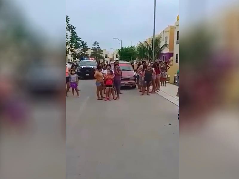 Sujeto detenido por robo usa a una niña como rehén