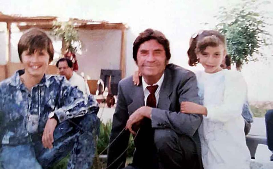 Foto familiar de Ernesto Fonseca Carrillo y dos de sus hijos.