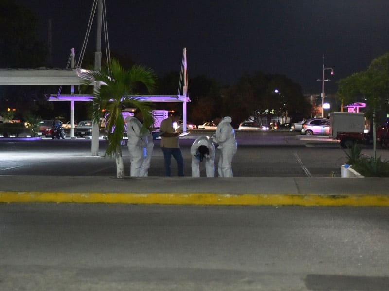 Peritos de la Fiscalía localizaron en el sitio del ataque, al menos cinco casquillos del calibre .380.